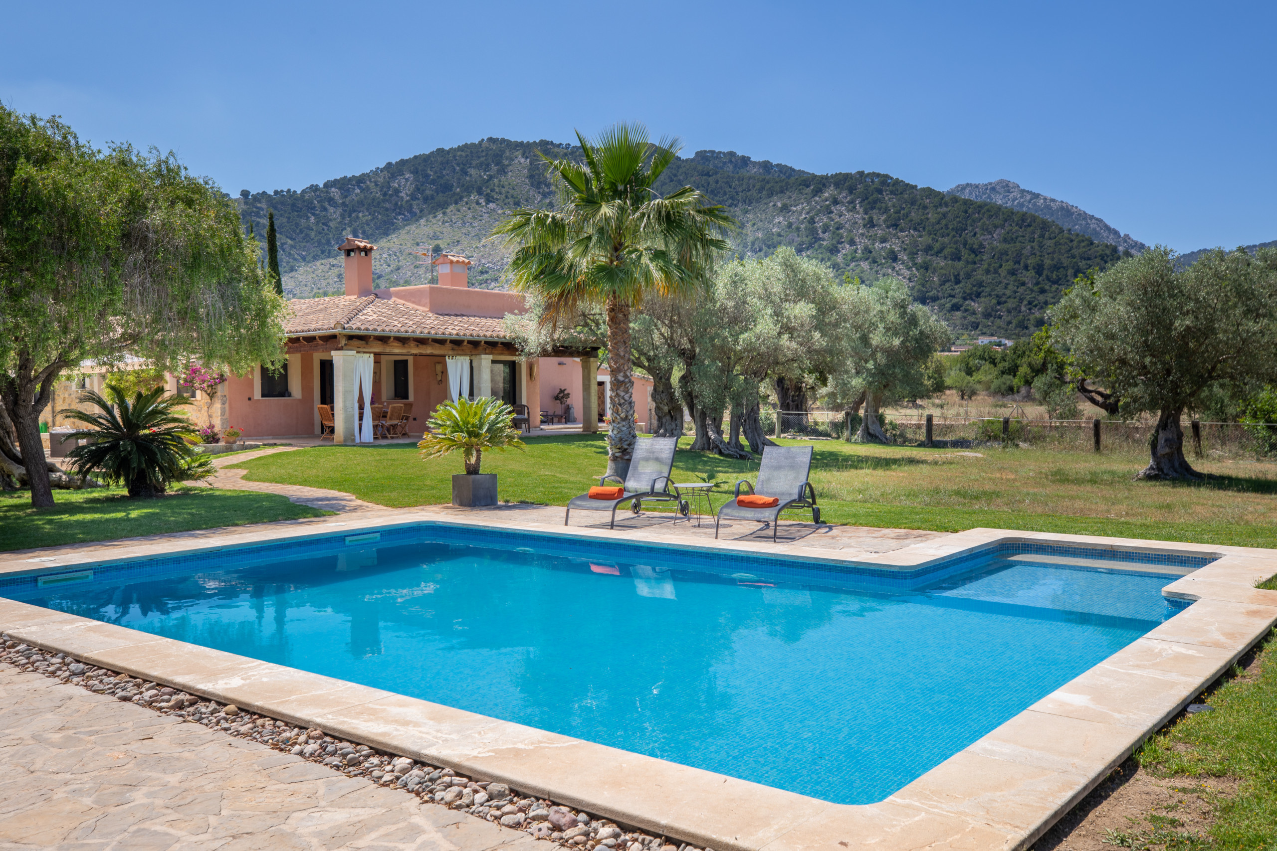 Preciosa finca con piscina en el parque natural de Binibona